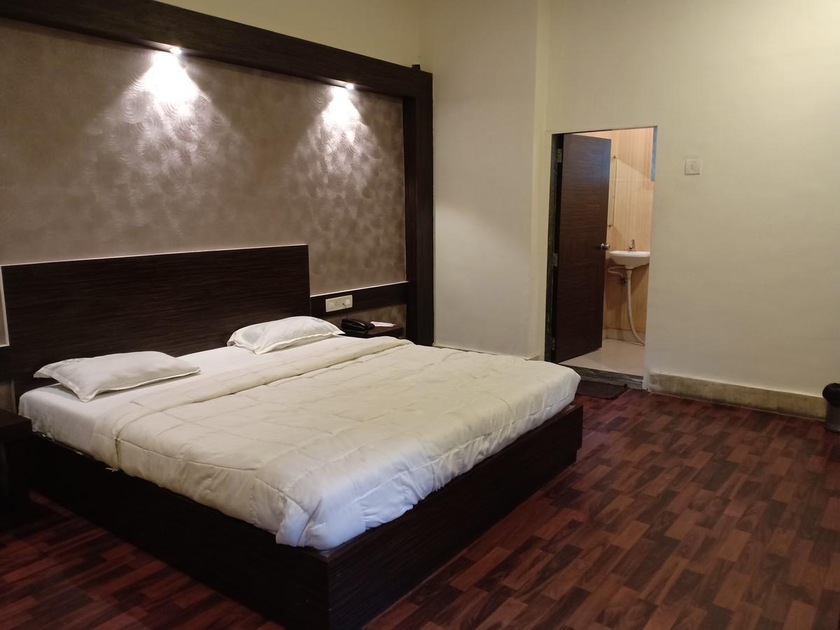 Oyo 11395 Hotel Ritz Heritage Lonavala Ngoại thất bức ảnh