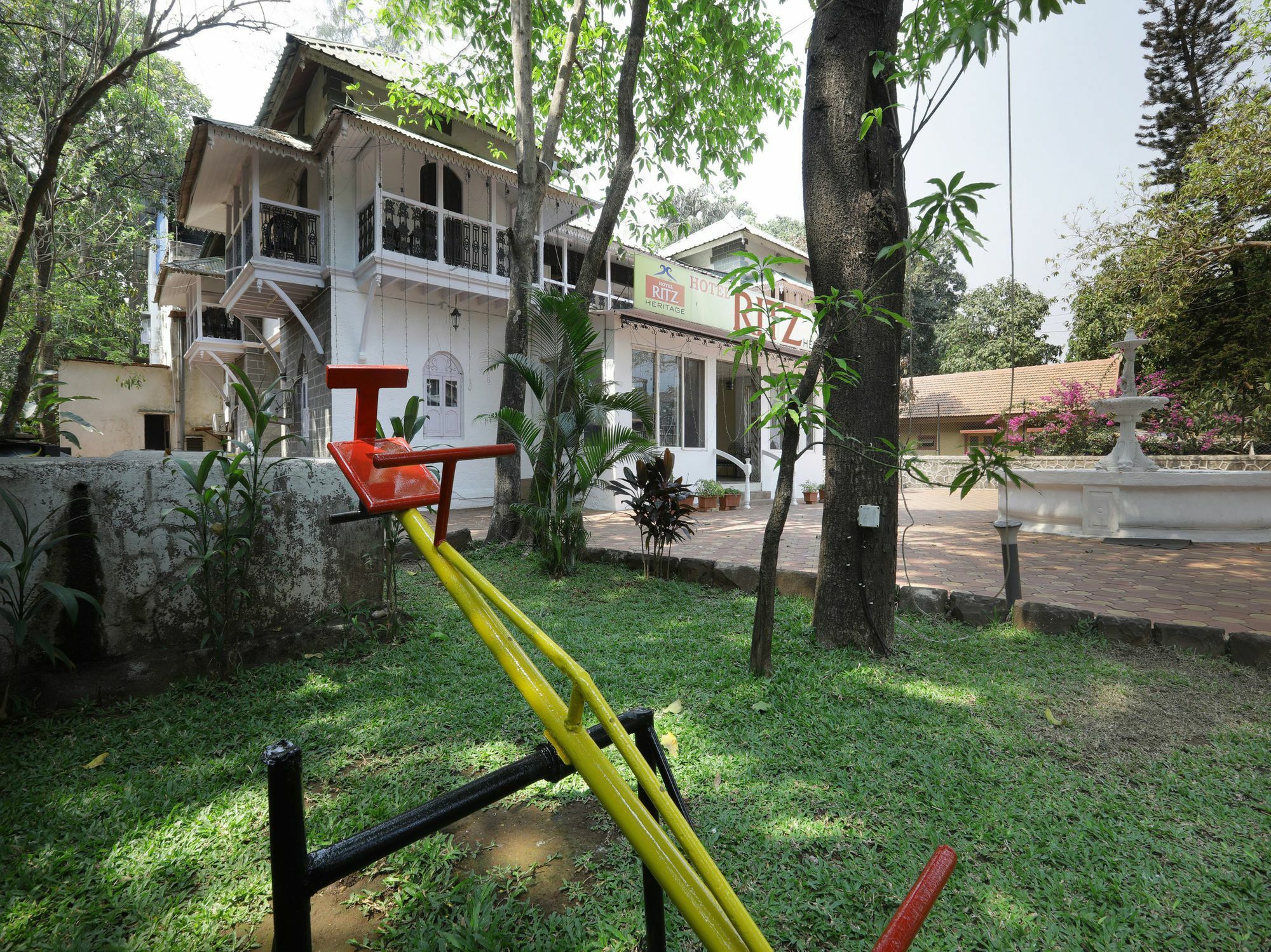 Oyo 11395 Hotel Ritz Heritage Lonavala Ngoại thất bức ảnh
